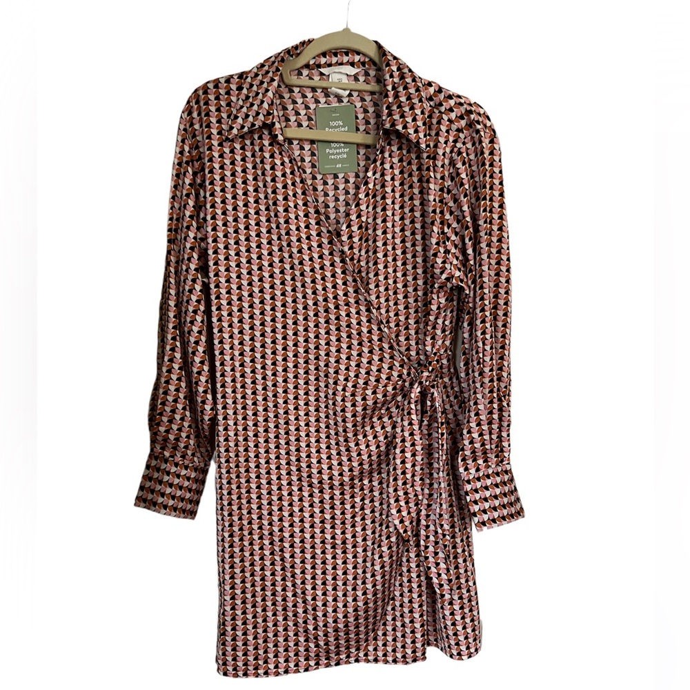 🌸Zara Satin Dress. Ties at the waste. Long sleeve with buttons. Medium/Large🌸